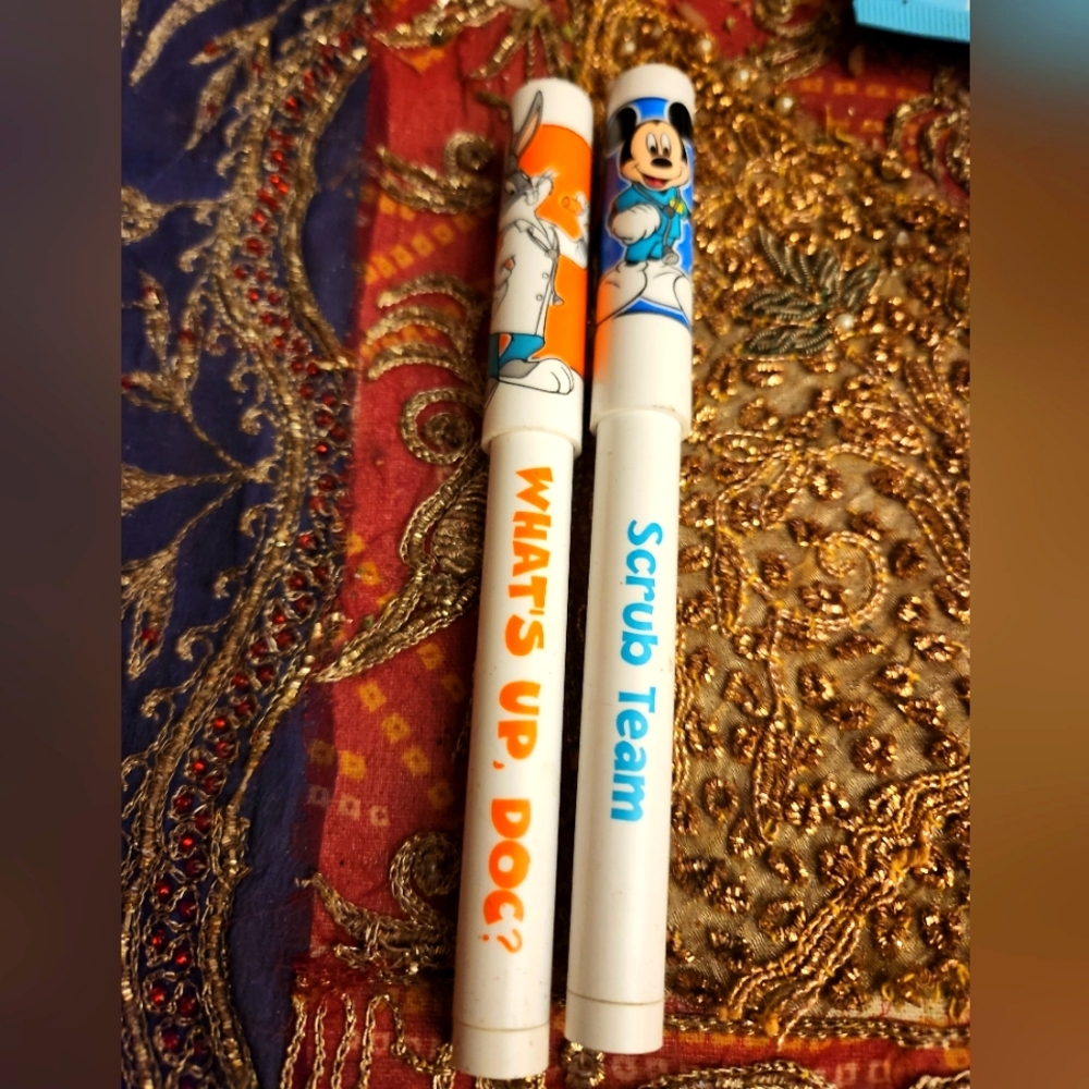 DISNEY WARNER BROTHERS COLLECTIBLE MEDICAL INKPENS SET OF TWO..